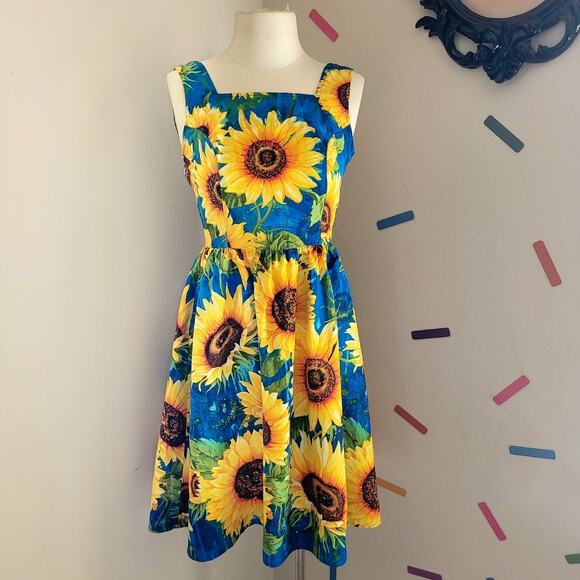 Retrolicious Dresses & Skirts - Retrolicious Size Small Sunflower Dress With Pockets